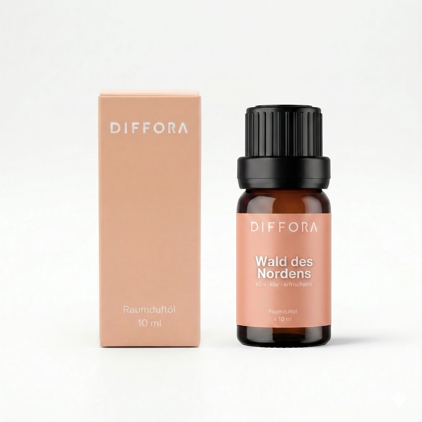 Raumduftöl "Scandi Spring" von Wald des Nordens, mit natürlichem Duft, in einer eleganten Flasche, auf weißem Hintergrund.