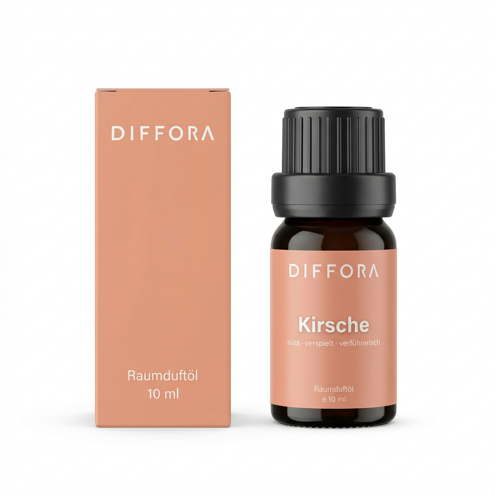 Kirsche "Sweet Cherry" Raumduftöl in Flasche von ꓓꓲꓝꓝꓳꓣꓥ™ mit fruchtigem Duft, sichtbar in der Flasche auf weißem Hintergrund